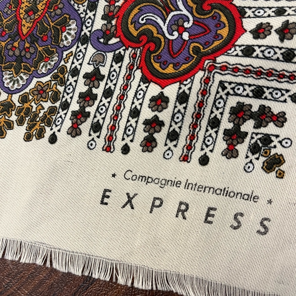 Express Scarf 46”x 45” Paisley Blue, Cream Red preowned made in Italy